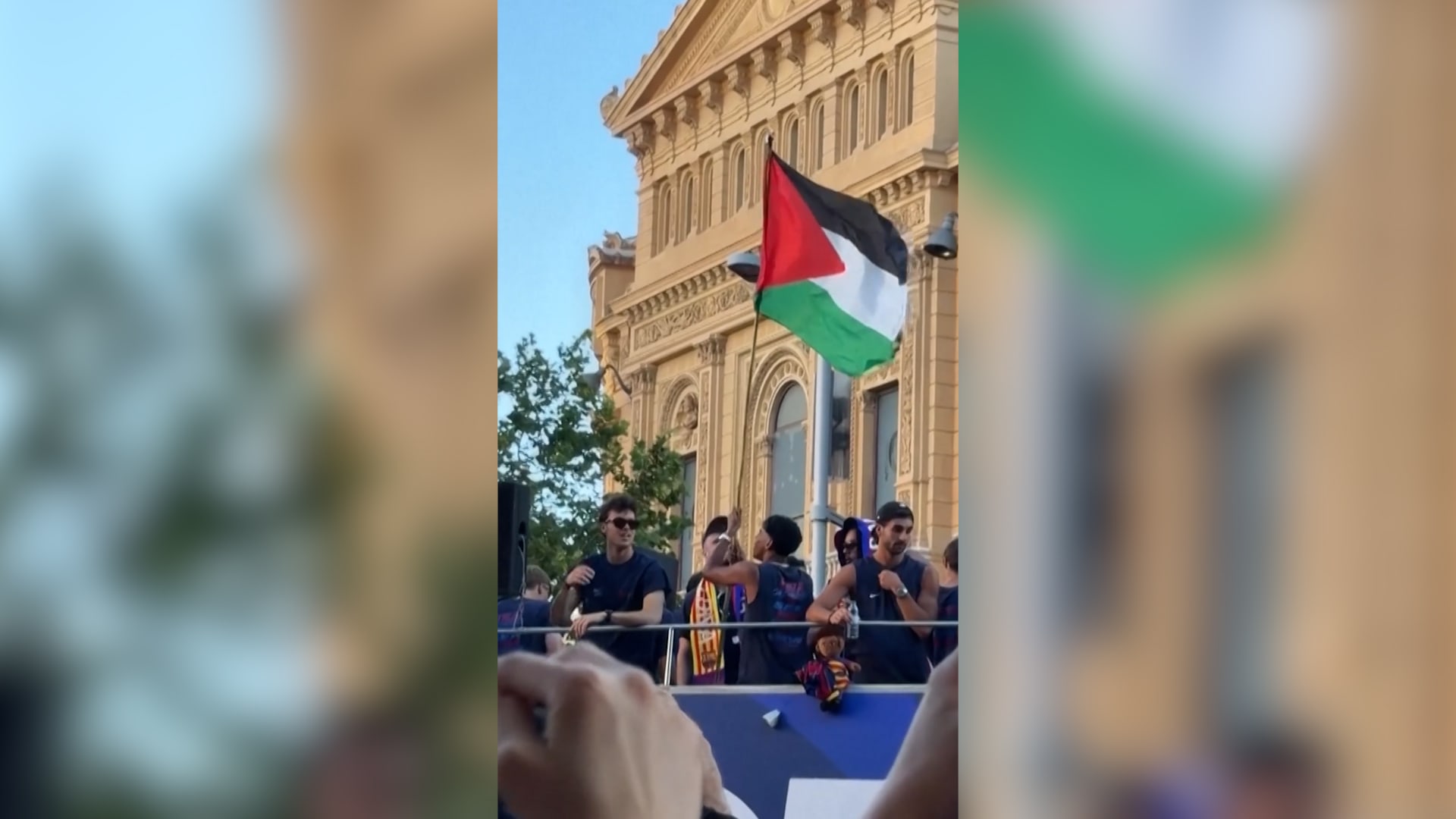 تحفظ فليك على تلويح يامال بالعلم الفلسطيني يُثير جدلاً بين الرياضة والسياسة