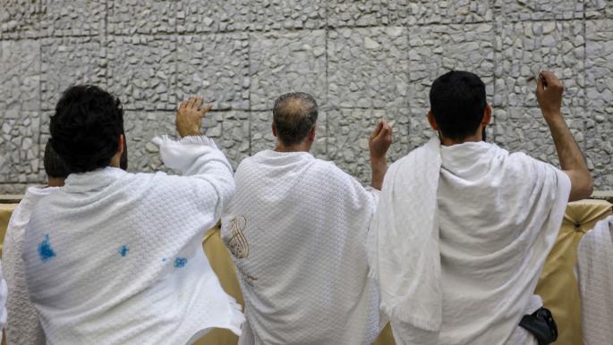 حجاج بيت الله يحيون أول أيام التشريق برمي الجمرات في منى