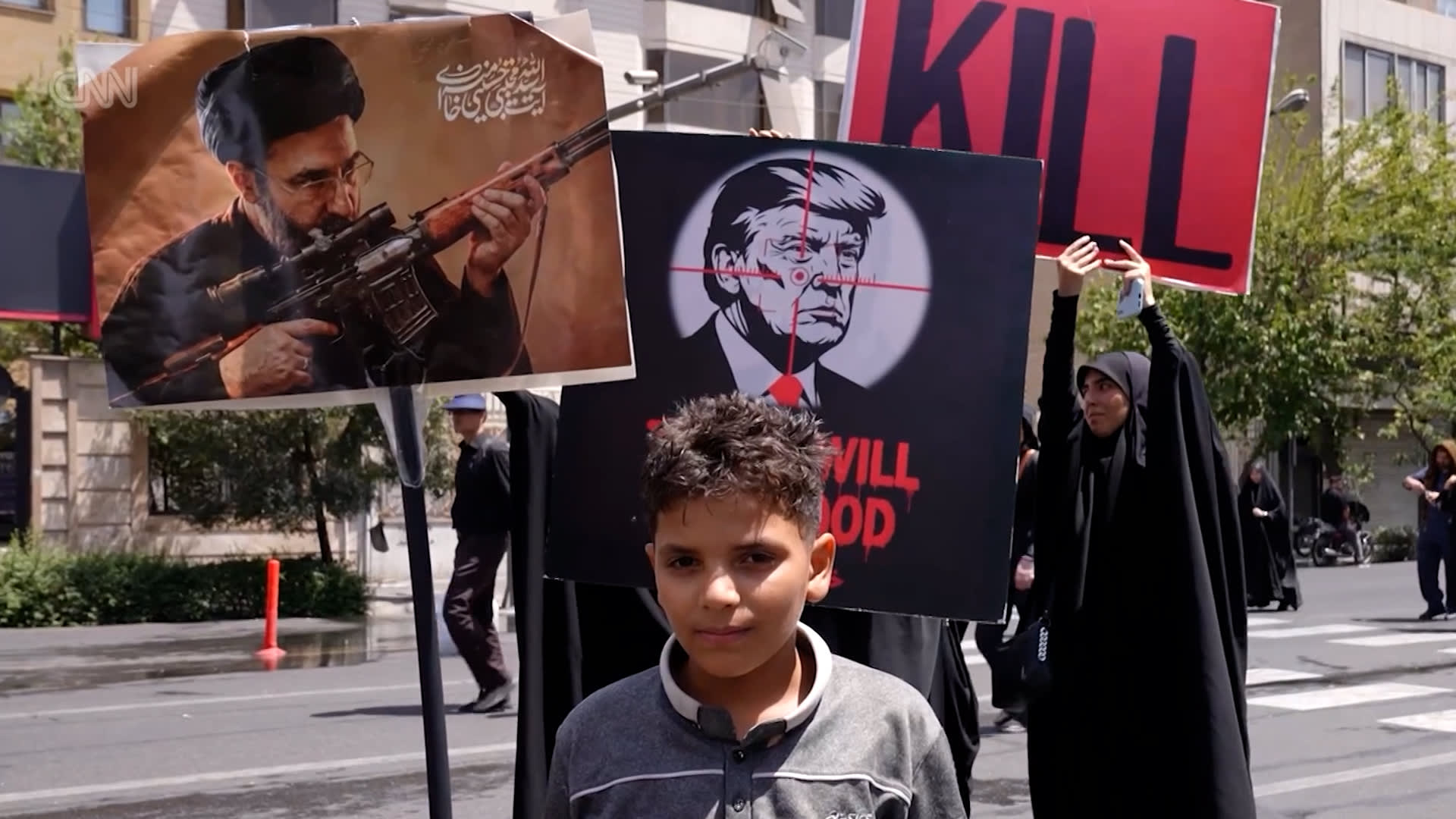 مراسم تشييع خامنئي بين الحشود المليونية والتساؤلات عن مستقبل إيران