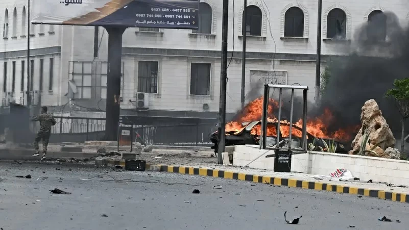 مقتل جندي سوري في انفجار سيارة مفخخة قرب وزارة الدفاع بدمشق