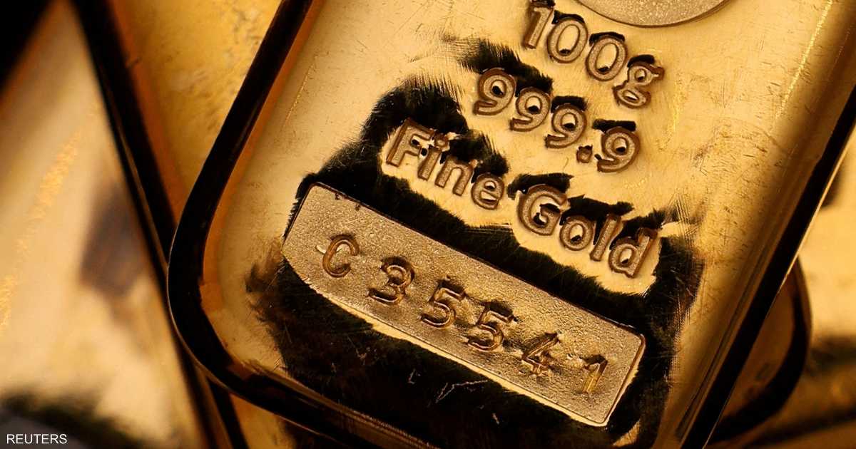 الدولار يرتفع والذهب والنفط يتراجعان في ظل تشدد الفيدرالي الأمريكي