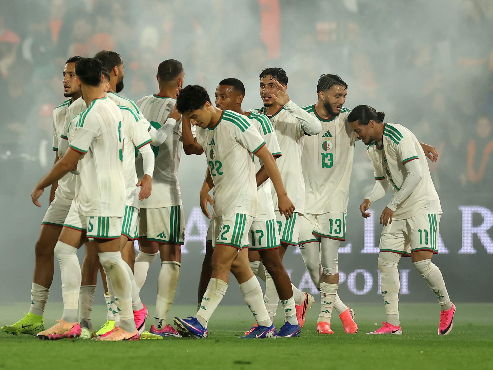 جماهير الجزائر تشعل أجواء أمريكا قبيل مواجهة الأرجنتين في كأس العالم