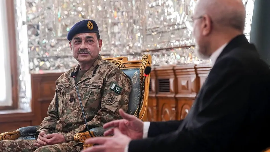قائد الجيش الباكستاني في طهران وسيطاً بين إيران وواشنطن