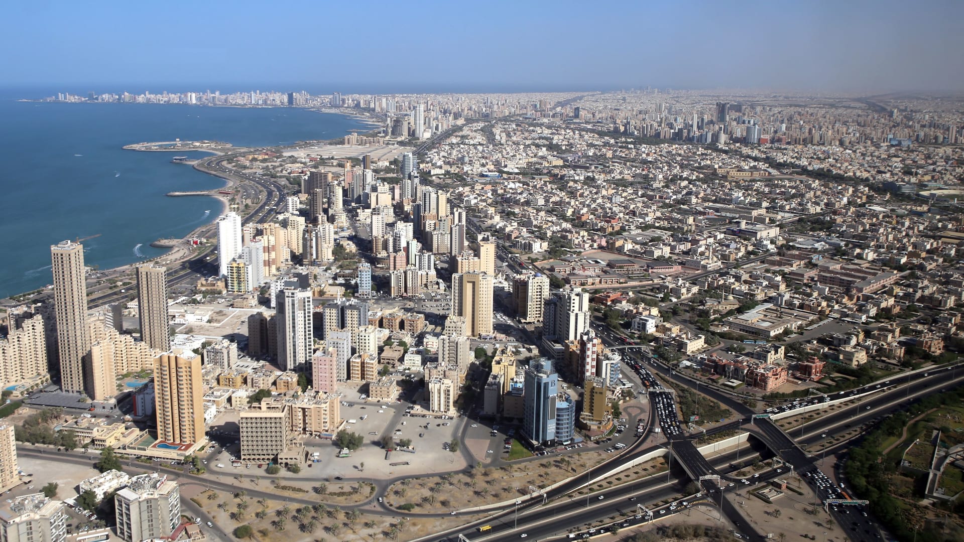 مسيّرات معادية في الأجواء الكويتية: حادثة أمنية أم مؤشر على تصعيد إقليمي؟